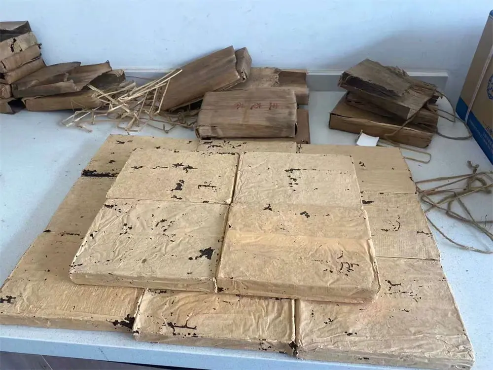 贵港回收中茶普洱茶2004年生茶熟茶
